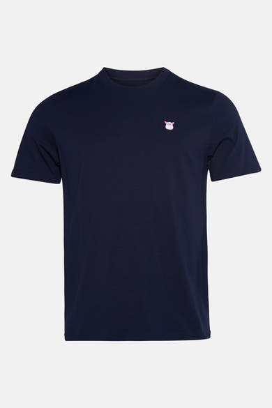 T-shirt à manches courtes bleu de STROM, avec un motif brodé sur la poitrine, sur fond uni.
