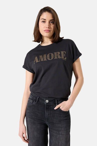 Zwart T-shirt met korte mouwen van GARCIA, met glinsterende "Amore" opdruk op de voorkant.