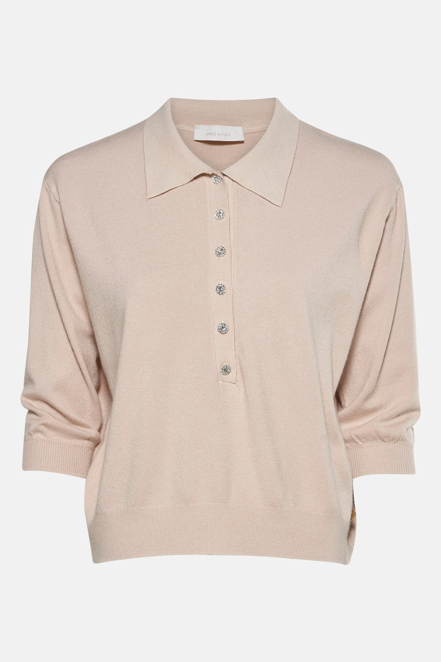 Beige gebreide trui van AMELIE ET AMELIE met polokraag en decoratieve knopen.