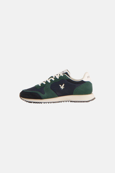 Baskets bleues de LYLE & SCOTT avec empiècements verts et logo brodé sur le côté.