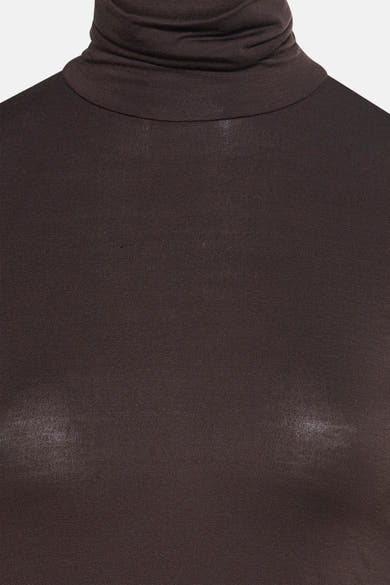 T-shirt à manches longues brun par AMELIE ET AMELIE, col roulé et tissu côtelé subtilement transparent.