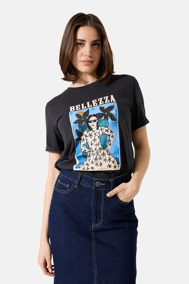 Zwart T-shirt met korte mouwen van GARCIA, met een kleurrijke grafische print op de voorkant.