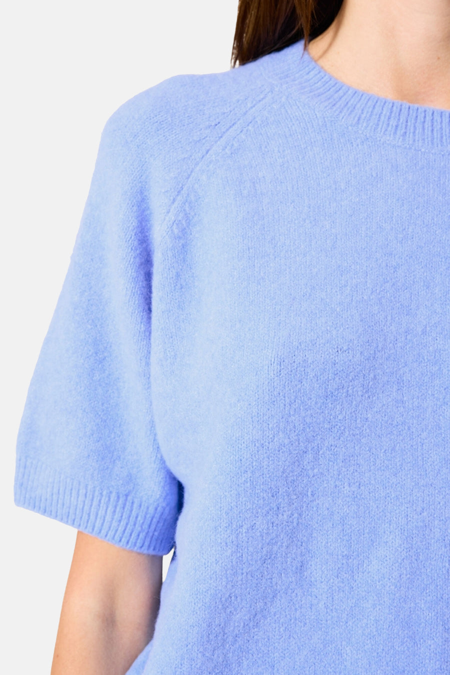 Ronde hals trui van GARCIA in het blauw, van fijne brei, met korte raglanmouwen.