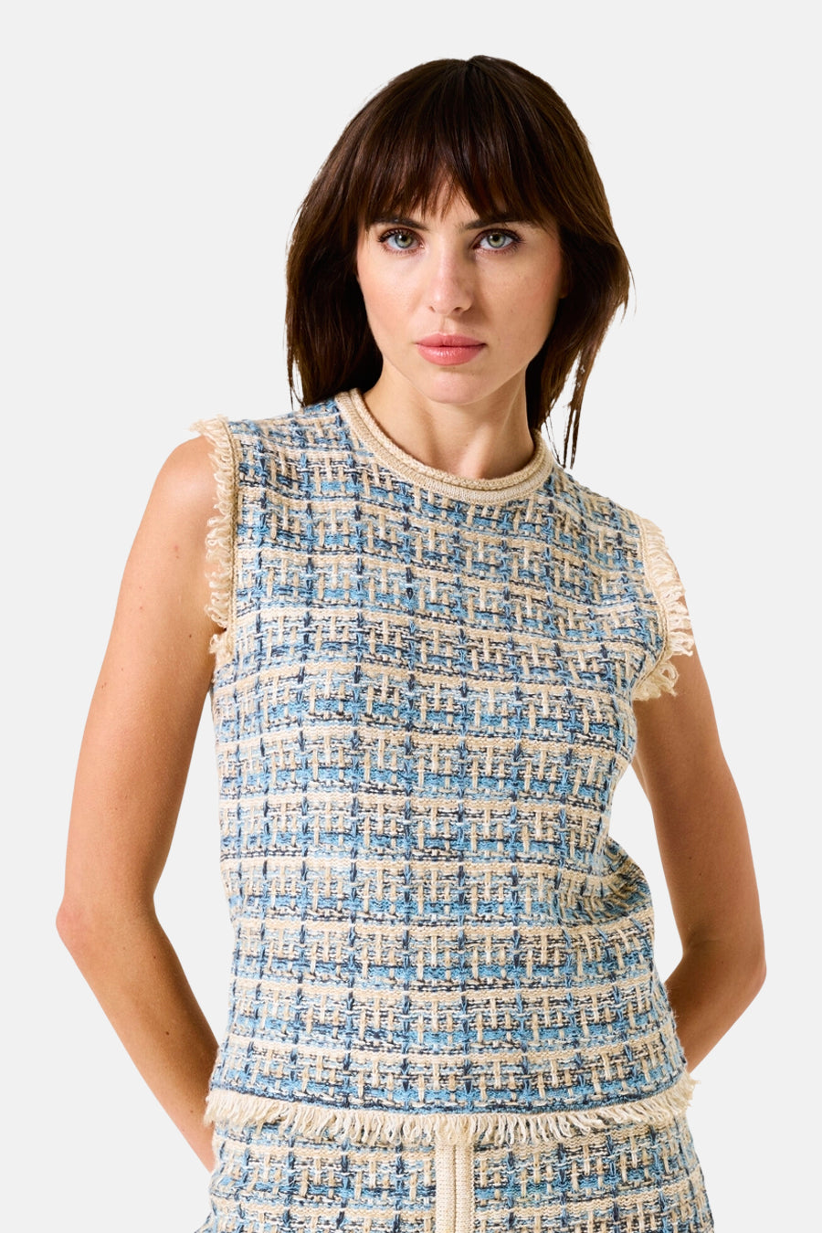 GARCIA mouwloze top met meerdere kleuren, geweven textuur en franjedetails.