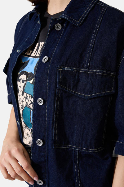 Chemise à manches courtes en denim bleu foncé de GARCIA, avec poche poitrine et boutons argentés.
