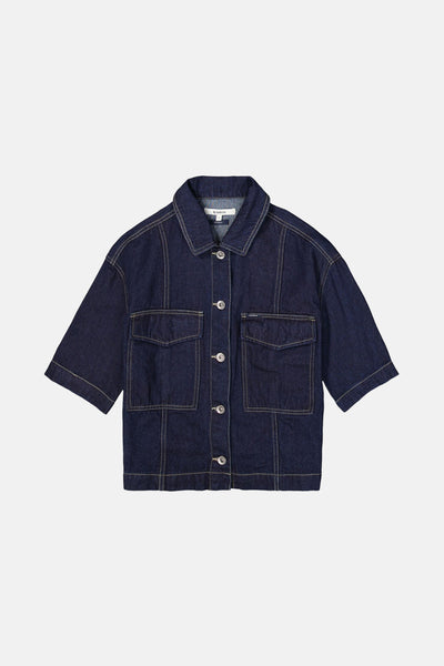 Chemise en denim bleu foncé à manches courtes de GARCIA, avec poches plaquées et boutons argentés.