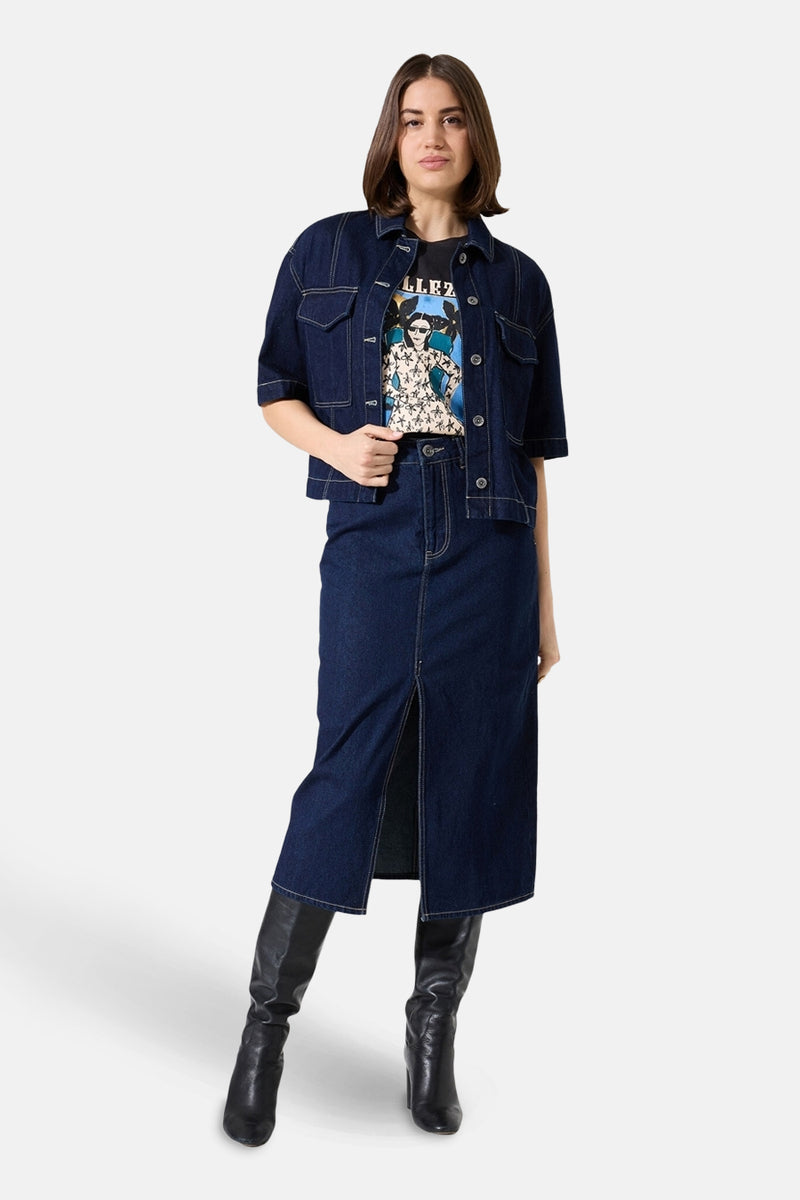 3/4-rok van donkerblauw denim van GARCIA, met een split aan de voorkant en zichtbare stiksels.
