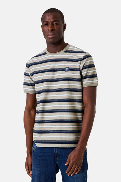 Kaki T-shirt met korte mouwen van GARCIA, met strepenpatroon en discreet logo.