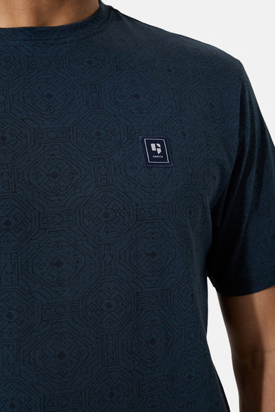T-shirt à manches courtes bleu de GARCIA, avec motif géométrique imprimé sur l'ensemble.