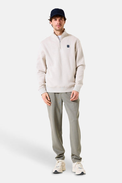 Beige sweat-shirt met opstaande kraag van GARCIA, met korte ritssluiting en discreet logo-patch.