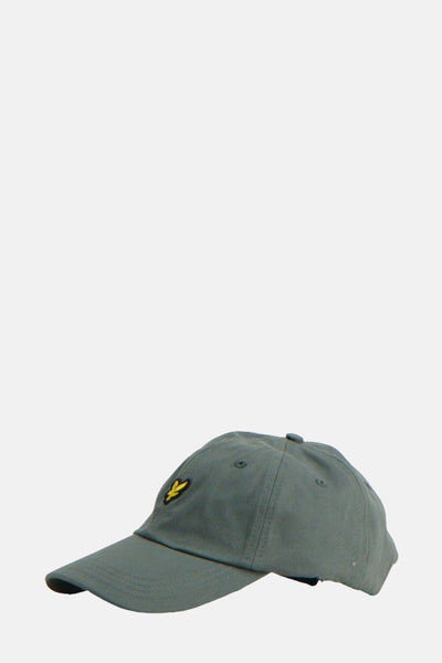 Casquette kaki de LYLE & SCOTT, avec un logo jaune brodé sur le devant.
