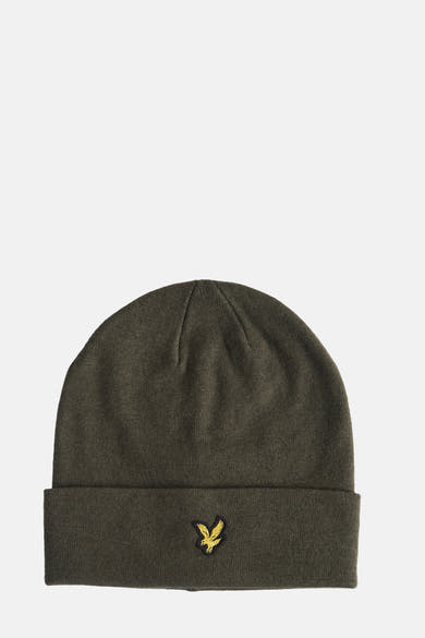 Donkergroene muts van LYLE & SCOTT, met het kenmerkende geborduurde gouden adelaarslogo op de omslag.