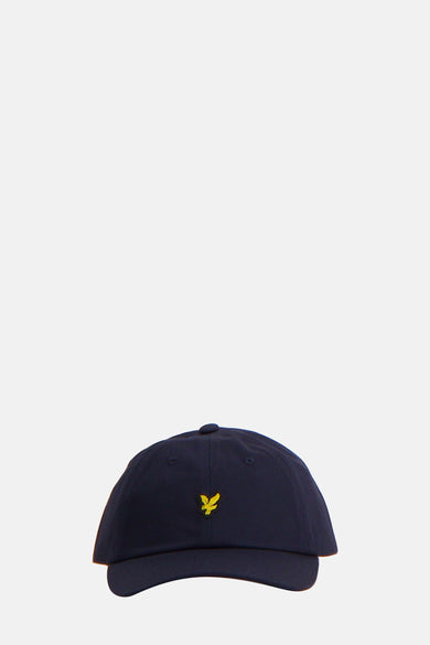 Marineblauwe pet van LYLE & SCOTT, met geborduurd logo aan de achterkant en metalen gespsluiting.