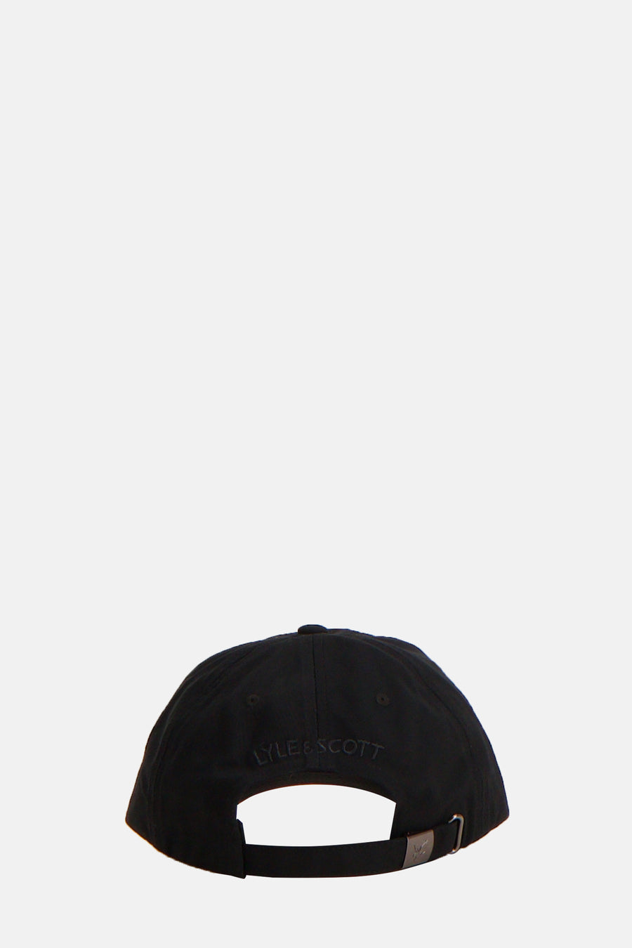 Casquette noire de LYLE & SCOTT, vue de dos, avec logo brodé ton sur ton et patte de réglage métallique.