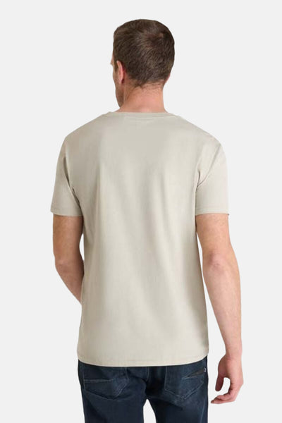 Beige T-shirt met korte mouwen van Le Temps des Cerises, achterkant, gedragen met een blauwe spijkerbroek.
