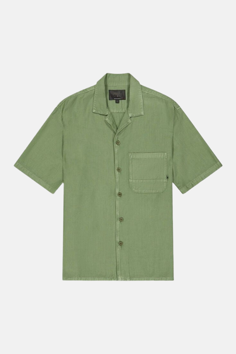 Chemise vert olive à manches courtes de Le Temps des Cerises, avec poche poitrine plaquée.
