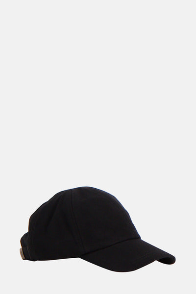 Casquette noire de FRED PERRY avec une fermeture réglable à l'arrière.