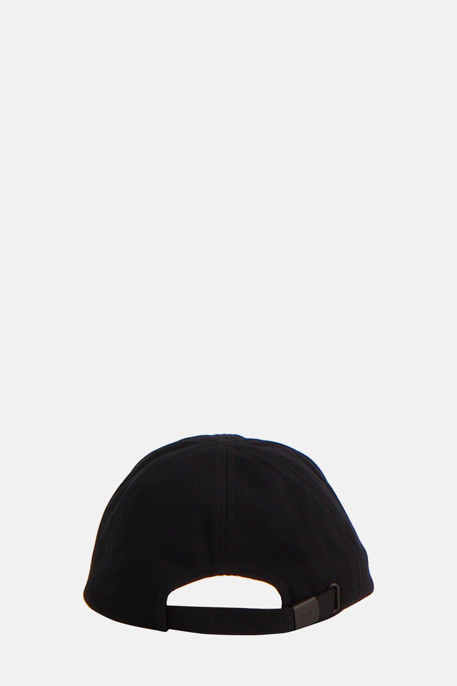 Zwarte FRED PERRY pet, van achteren gezien, met verstelbare sluiting.