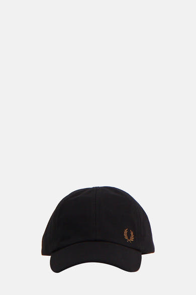 Zwarte Fred Perry pet met geborduurd lauwerkranslogo.