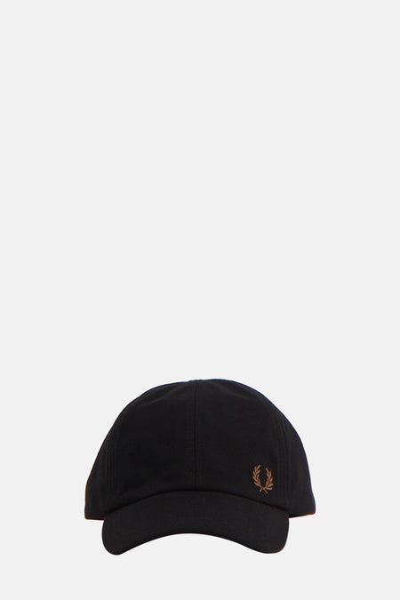 Zwarte Fred Perry pet met geborduurd lauwerkranslogo.