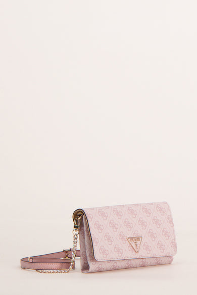Sac à bandoulière rose de Guess, avec motif ton sur ton et bandoulière en chaîne argentée.