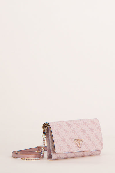 Sac à bandoulière rose de Guess, avec motif ton sur ton et bandoulière en chaîne argentée.