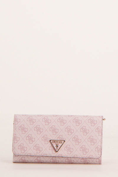 Sac à bandoulière rose de Guess, avec un motif monogramme subtil et un logo triangulaire argenté.

