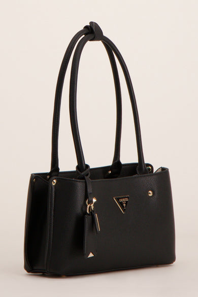 Zwarte Guess schoudertas, met handvatten, driehoekig logo en decoratieve bedel.