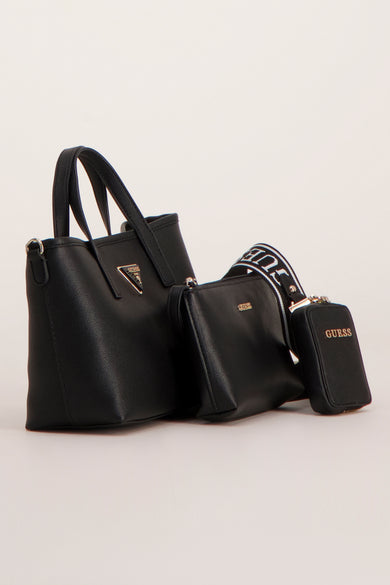 Sac à main noir en similicuir par Guess, avec bandoulière logotypée et porte-monnaie assorti.
