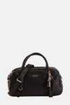 Zwarte Guess handtas met ronde handgreep en decoratieve metalen details.