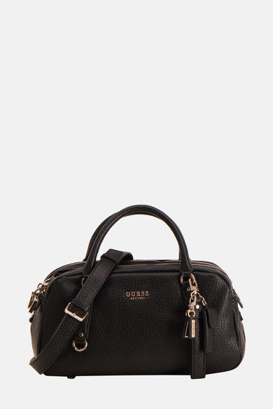Sac à main noir en similicuir de Guess avec bandoulière et breloque décorative.