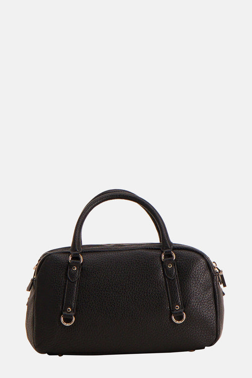 Sac à main noir Guess avec poignée arrondie et détails métalliques décoratifs.
