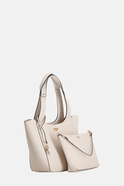Ecru schoudertas van Guess met decoratieve sleutelhanger en een extra klein tasje.