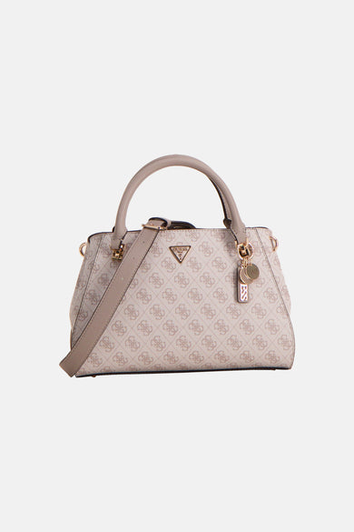 Beige handtas met logoprint, van Guess, met ritssluiting aan de bovenkant en grijze handvatten.