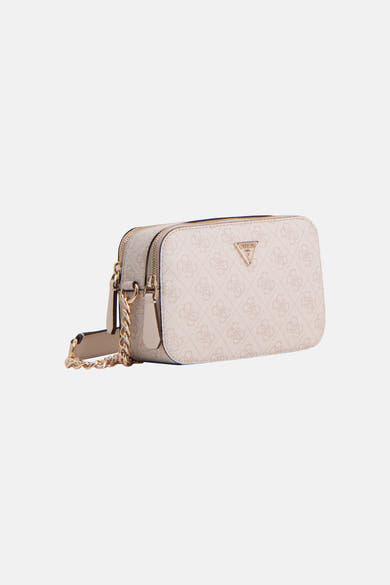 Beige schoudertas van Guess, met logoprint en gouden kettingriem.