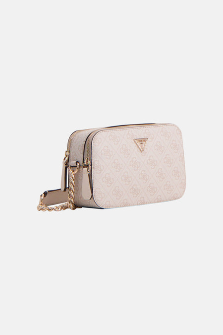 Sac à bandoulière beige de Guess, avec motif logo et bandoulière chaîne dorée.
