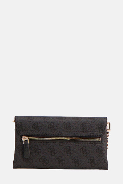 Zwarte Guess schoudertas met monogrampatroon en gouden ritssluiting.