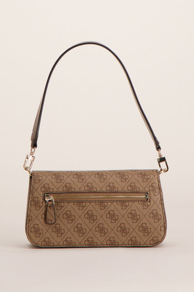 Sac à bandoulière marron de Guess, avec motif de logo répété et fermeture éclair dorée.
