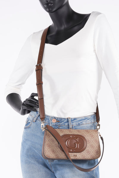 Sac à bandoulière brun de Guess, avec motif imprimé ton sur ton et bandoulière réglable.
