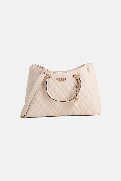 Beige Guess® handtas met ruitvormig doorgestikt patroon en gouden ritsen.