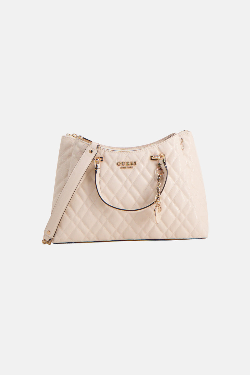 Beige Guess® handtas met ruitvormig doorgestikt patroon en gouden ritsen.