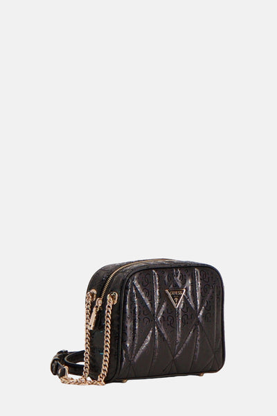 Zwarte Guess schoudertas met gouden ketting en ton-sur-ton patroon.