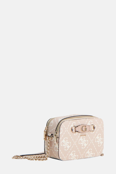 Ecru schoudertas van Guess, versierd met een ruitpatroon met logo en een gouden kettingriem.