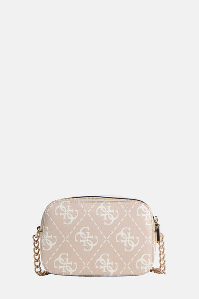 Ecru schoudertas van Guess, met logoprint en gouden ketting schouderriem.