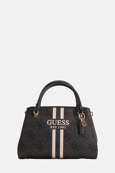 Sac à main noir en similicuir de Guess, avec rayures verticales et breloque décorative.