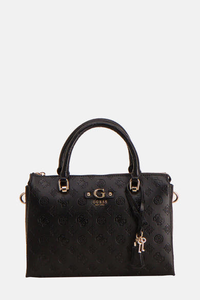 Zwarte Guess handtas met reliëf, bloemenpatronen en een decoratieve sleutelhanger.