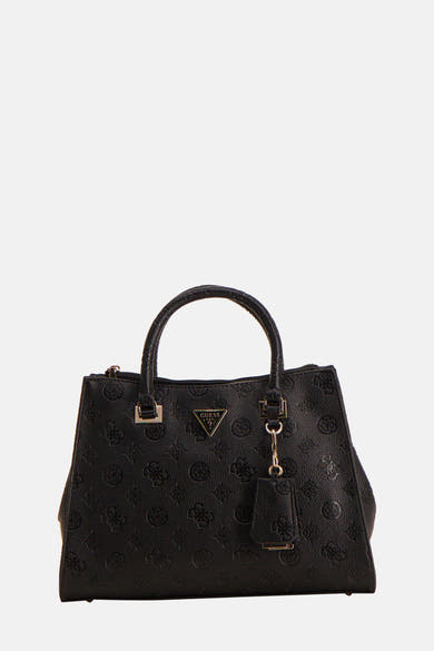 Zwarte Guess handtas, met reliëf logo patroon en hangende decoratieve bedel.