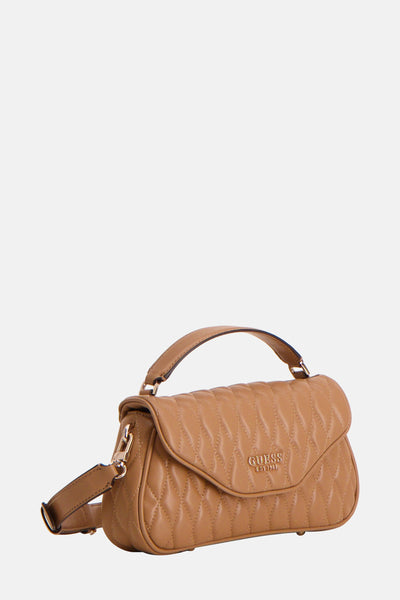 Sac à main beige de Guess, matelassé avec motif losanges, avec bandoulière et anse.
