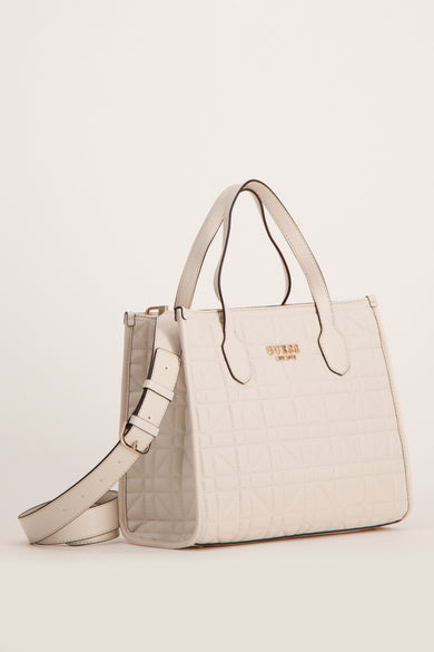 Sac à main écru de Guess, avec motif géométrique matelassé et bandoulière réglable.
