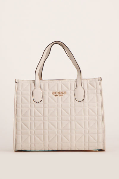 Sac à main écru de Guess, matelassé avec motif losanges, doté de deux anses courtes.
